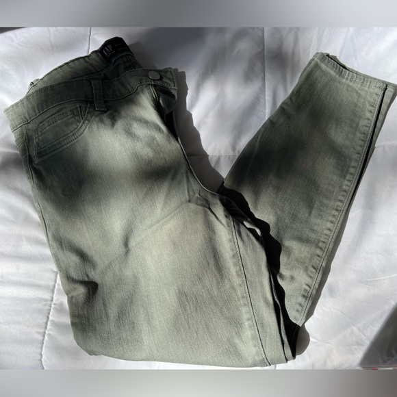 Gap Women’s Skinny Olive Green Denim Jeans - Picture 3 of 7